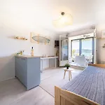 Holiday home Vue Spectaculaire, Beau T3, 6 Pers, Piscine Parking Saint-Mandrier-sur-Mer